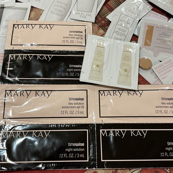 Mary Kay Cosmetics Skincare & Makeup Sample Bundle - Picture 7 of 8